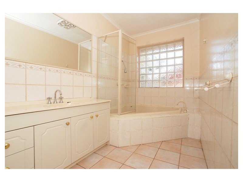 6 Rathmullen Quadrant, Doncaster VIC 3108