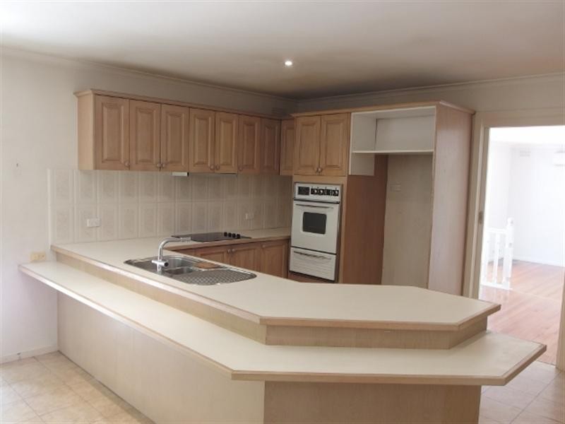 111 Buckingham Drive, Heidelberg VIC 3084