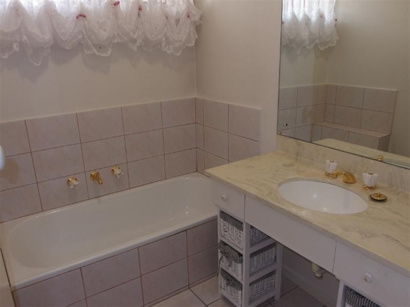 111 Buckingham Drive, Heidelberg VIC 3084