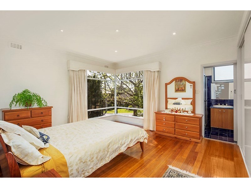 16 Hillhouse Road, Templestowe VIC 3106