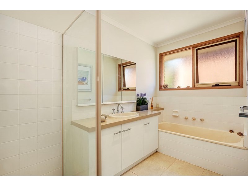 40 Kirkford Drive, Mooroolbark VIC 3138