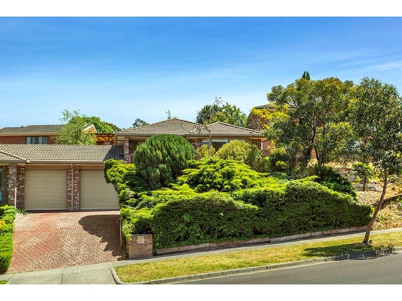 17B Larnoo Drive, Doncaster East VIC 3109