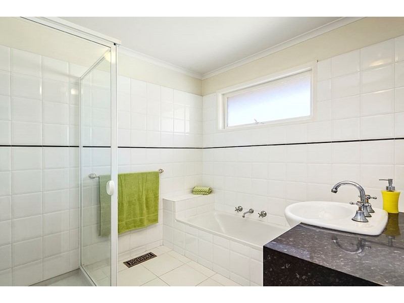 17B Larnoo Drive, Doncaster East VIC 3109