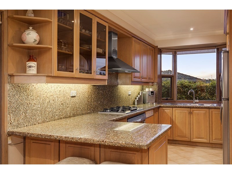 8 St Andrews Crescent, Bulleen VIC 3105