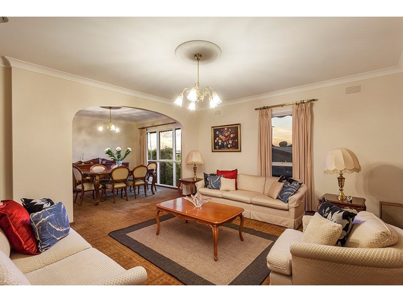 8 St Andrews Crescent, Bulleen VIC 3105