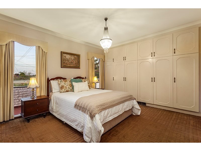 8 St Andrews Crescent, Bulleen VIC 3105