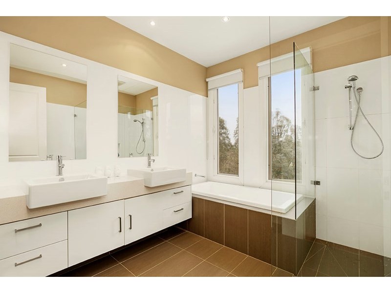 21 Amersham Drive, Warrandyte VIC 3113