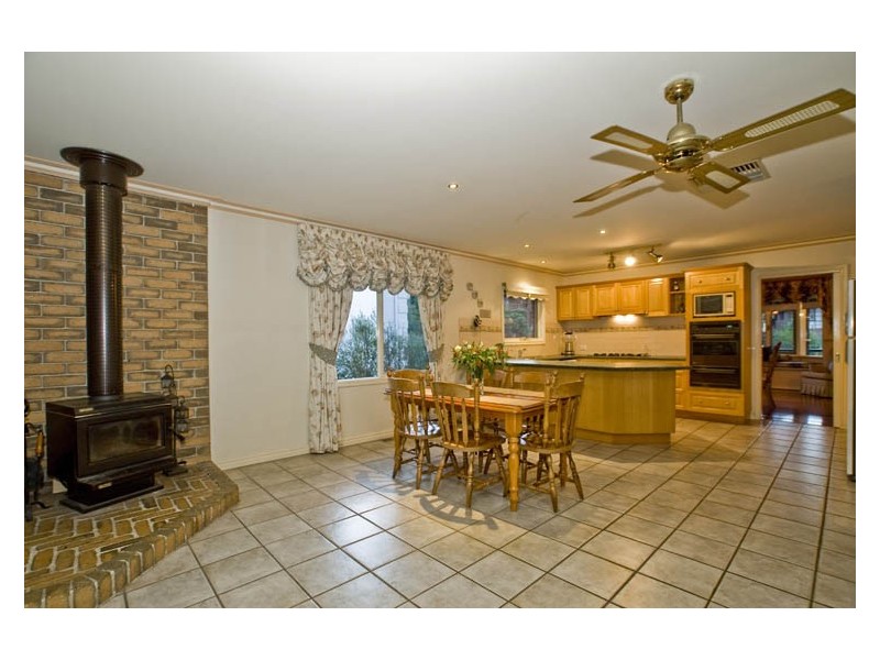 18 Schafter Drive, Doncaster East VIC 3109