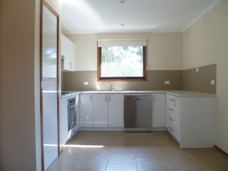 16 Jull Parade, Ringwood North VIC 3134