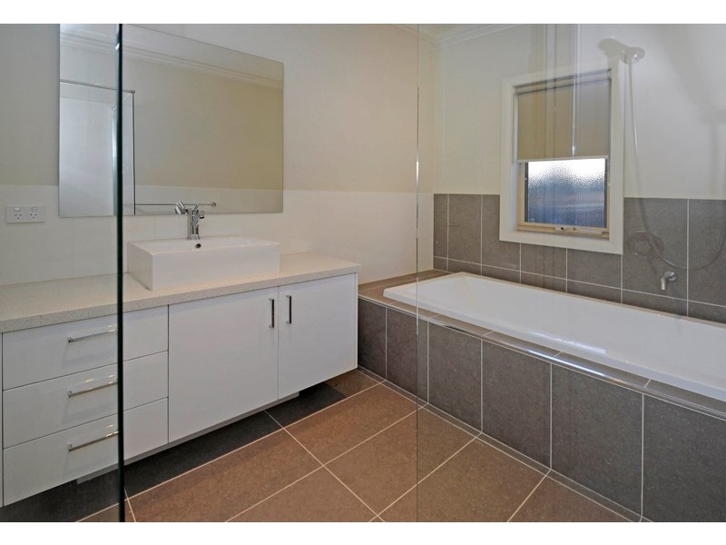 2/122 Beverley Street, Doncaster East VIC 3109