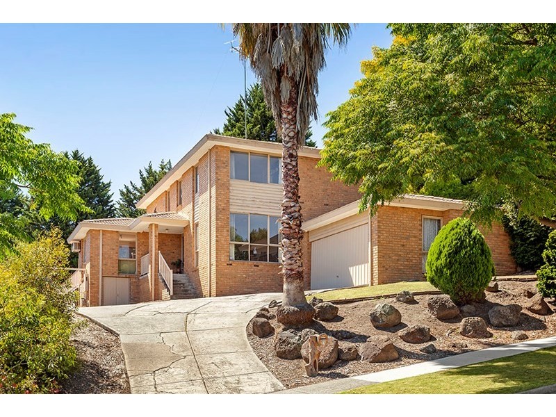 27 Kirkford Drive, Mooroolbark VIC 3138