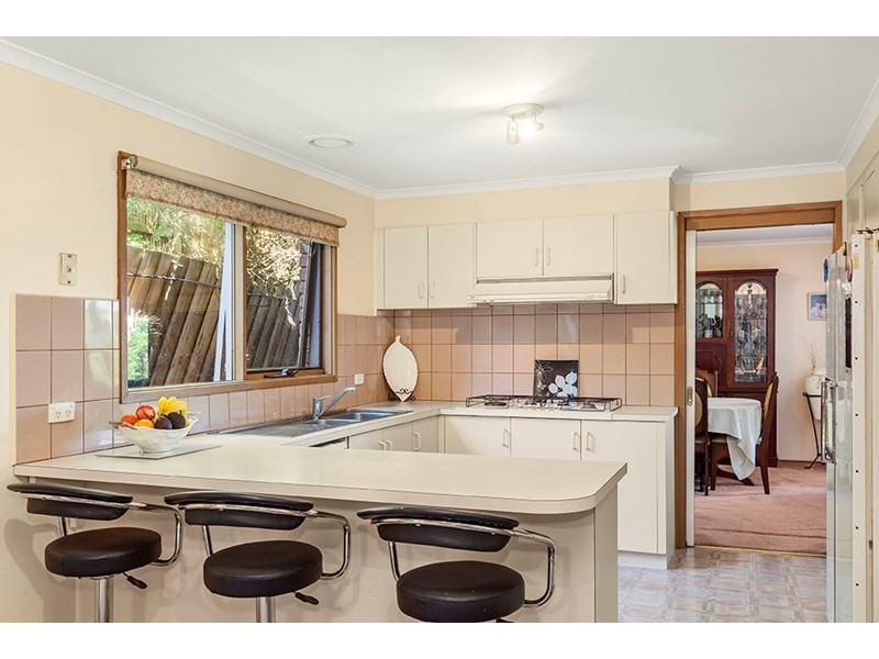27 Kirkford Drive, Mooroolbark VIC 3138
