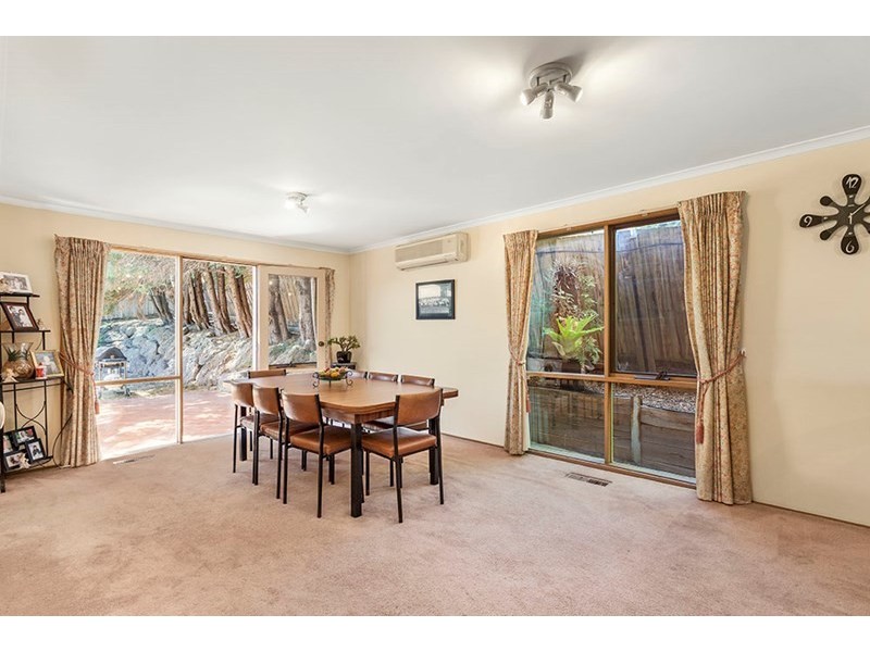 27 Kirkford Drive, Mooroolbark VIC 3138