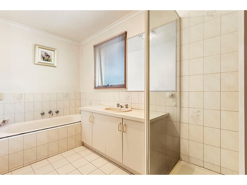 27 Kirkford Drive, Mooroolbark VIC 3138