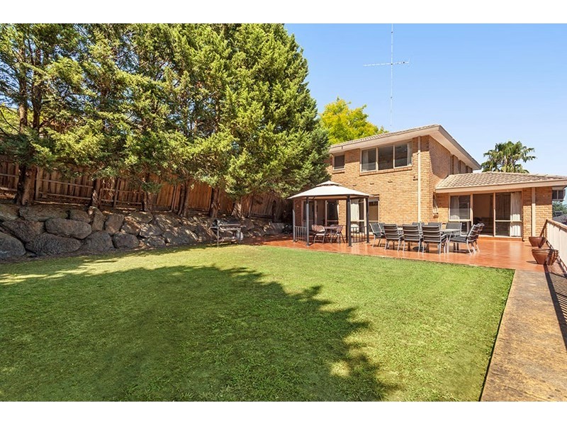 27 Kirkford Drive, Mooroolbark VIC 3138