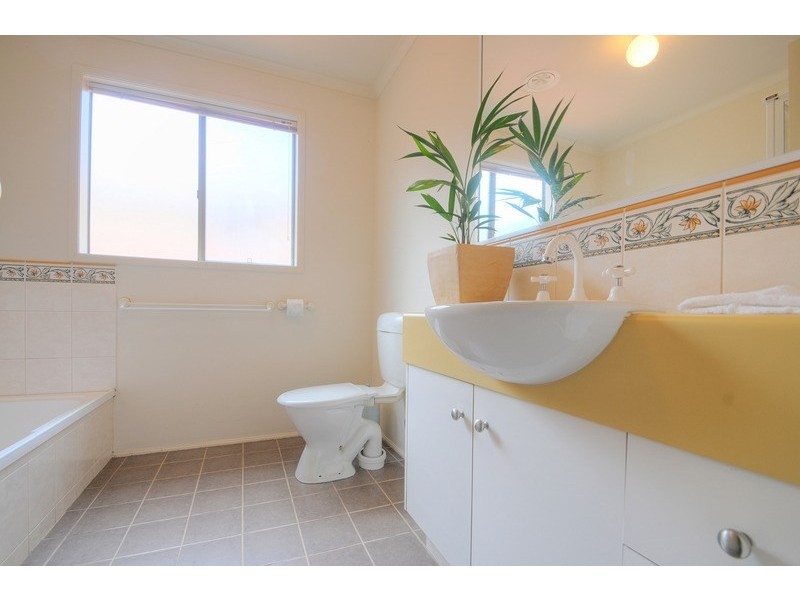 9 Peppermint Grove, Box Hill South VIC 3128