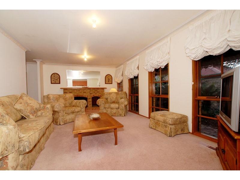 19 Waters Grove, Heathmont VIC 3135