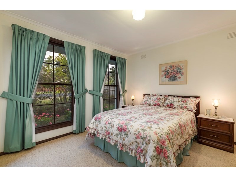 5 Oak Crescent, Templestowe Lower VIC 3107