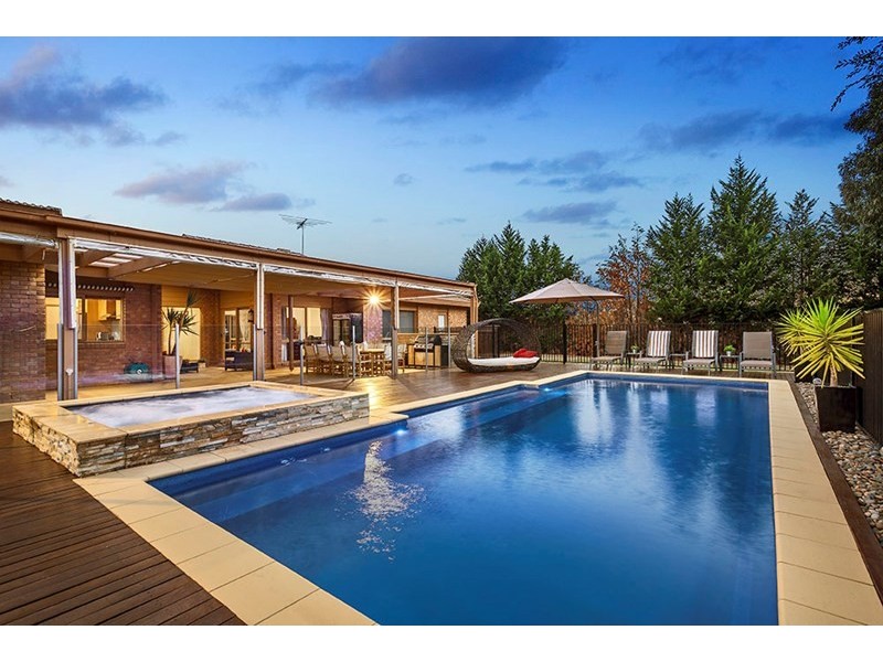 8 St Muir Drive, Warrandyte VIC 3113
