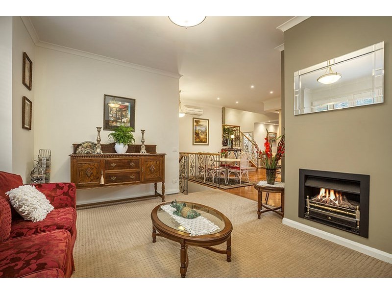 2A Saxon Street, Doncaster VIC 3108
