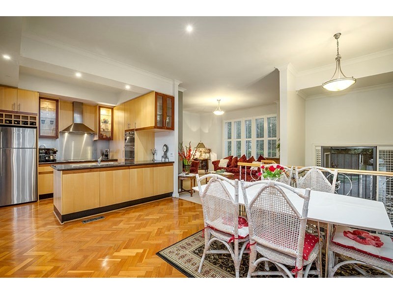 2A Saxon Street, Doncaster VIC 3108