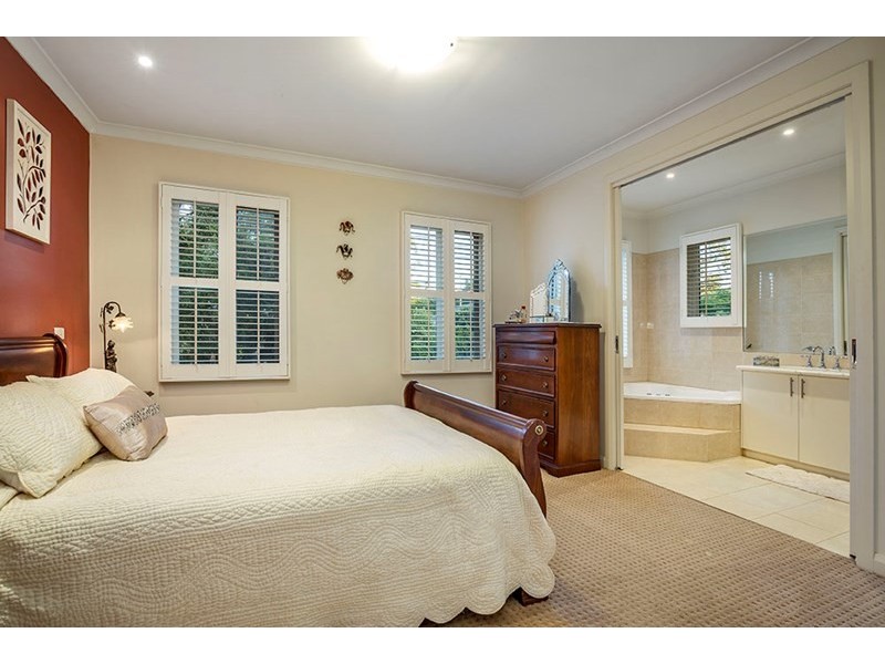 2A Saxon Street, Doncaster VIC 3108