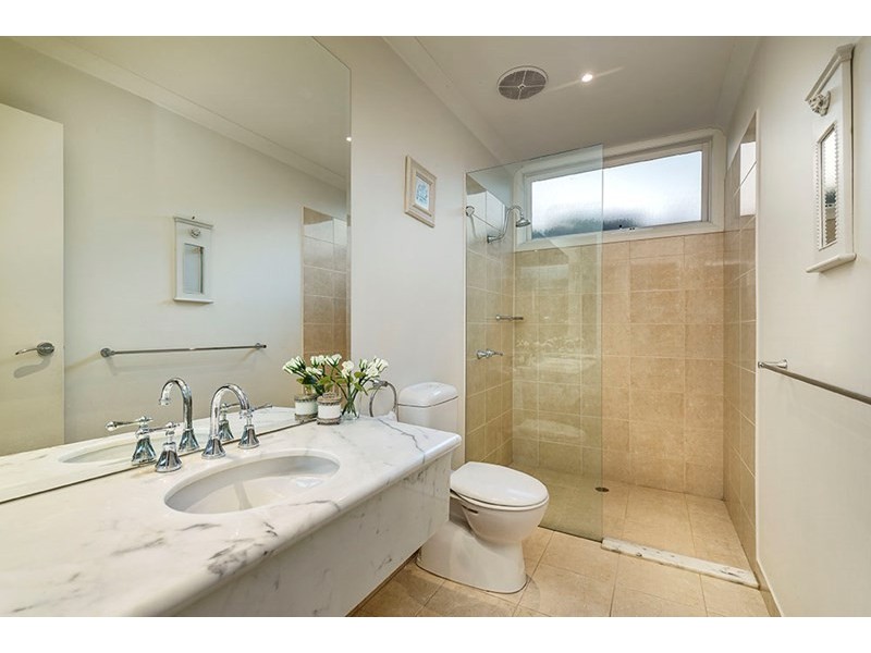 2A Saxon Street, Doncaster VIC 3108