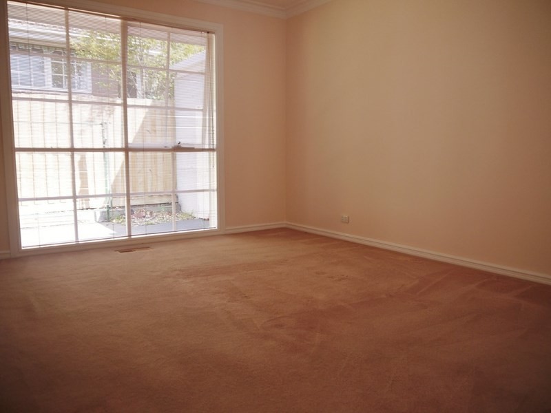 2/101 Strabane Avenue, Mont Albert North VIC 3129