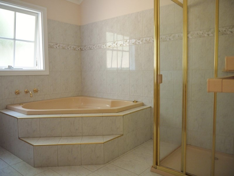 2/101 Strabane Avenue, Mont Albert North VIC 3129