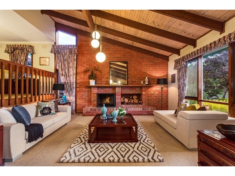 9 Pine Hill Drive, Doncaster East VIC 3109