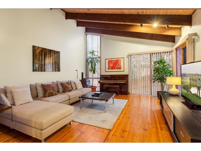 9 Pine Hill Drive, Doncaster East VIC 3109