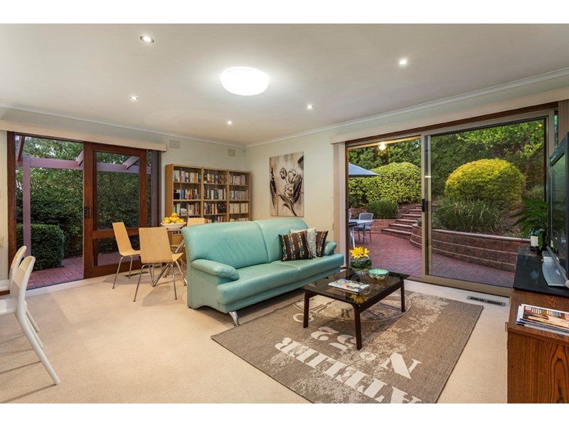 9 Pine Hill Drive, Doncaster East VIC 3109