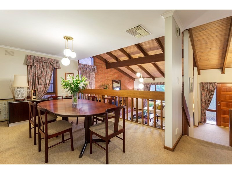 9 Pine Hill Drive, Doncaster East VIC 3109