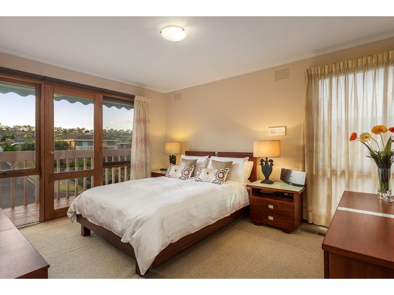 9 Pine Hill Drive, Doncaster East VIC 3109