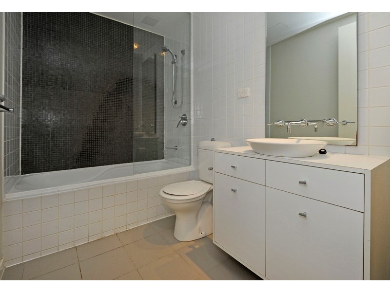 4/100 Queensberry Street, Carlton VIC 3053