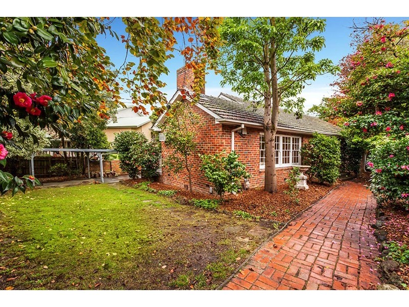 24 Hedge End Road, Nunawading VIC 3131