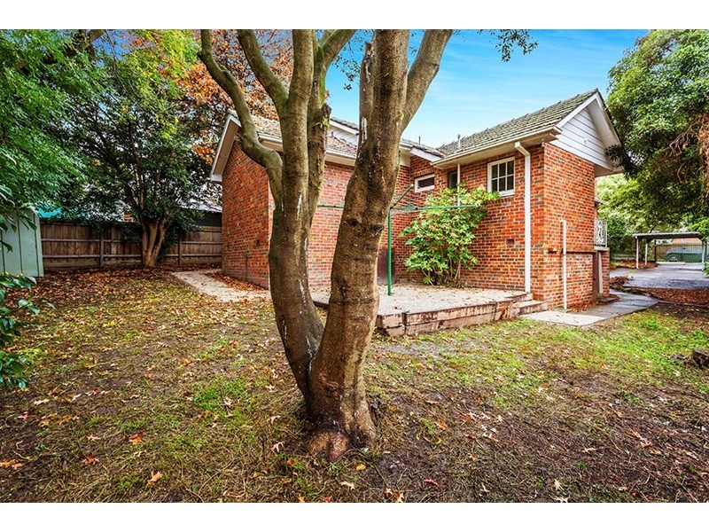 24 Hedge End Road, Nunawading VIC 3131