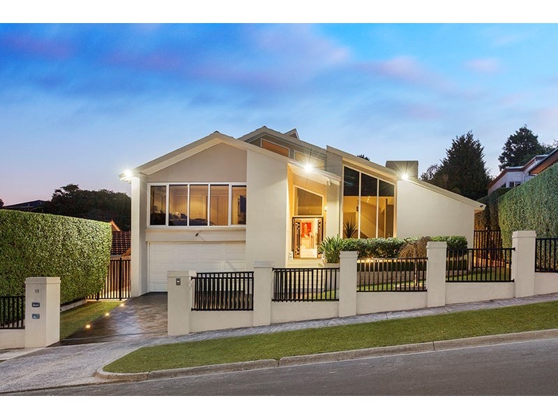 18 Devlaw Drive, Doncaster East VIC 3109