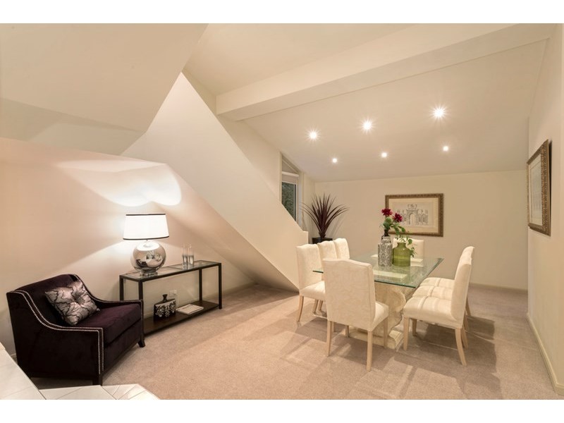 18 Devlaw Drive, Doncaster East VIC 3109
