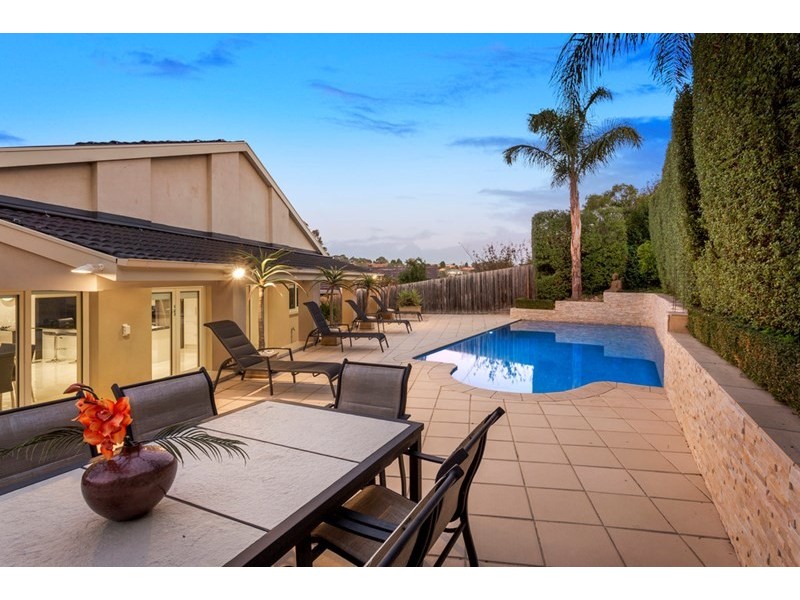 18 Devlaw Drive, Doncaster East VIC 3109