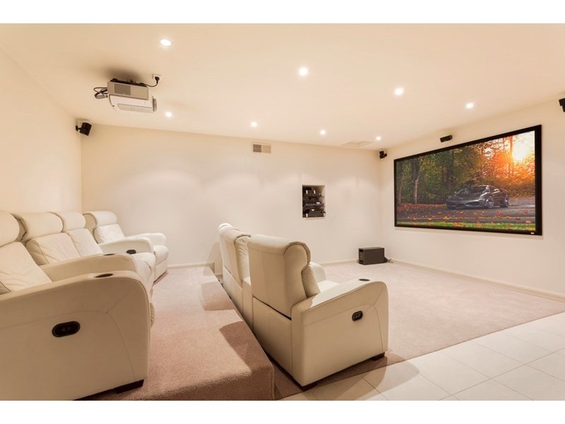 18 Devlaw Drive, Doncaster East VIC 3109