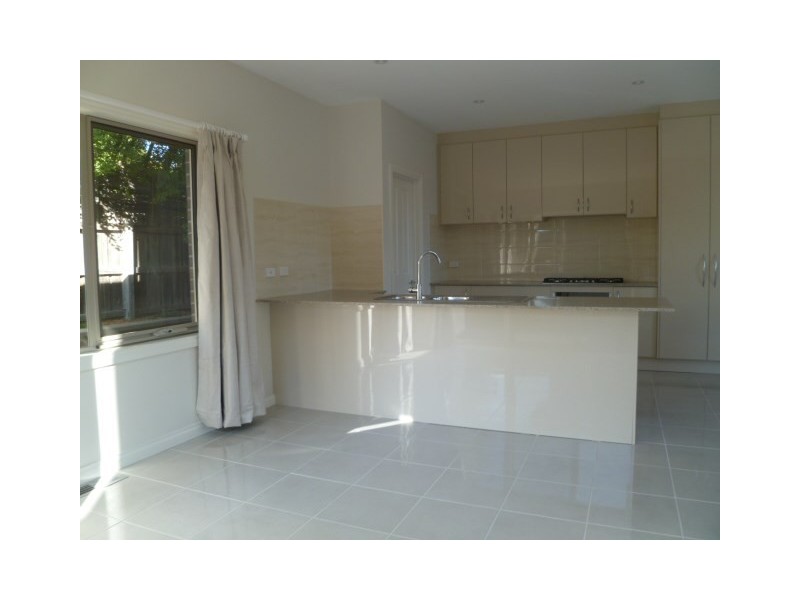 2/14 Grevillea Road, Doncaster East VIC 3109