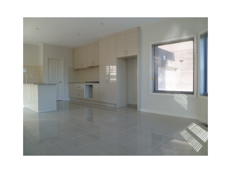 2/14 Grevillea Road, Doncaster East VIC 3109