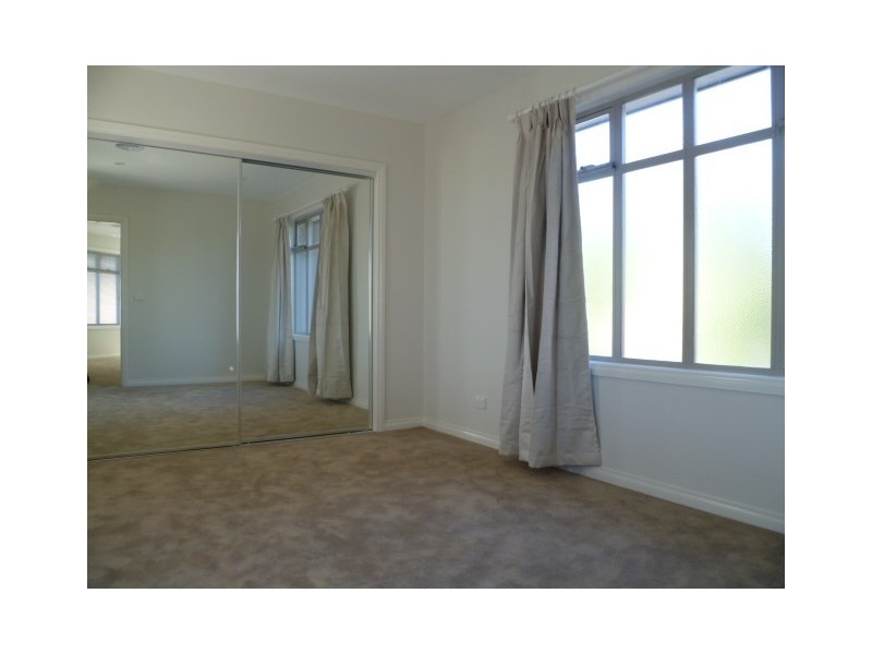 2/14 Grevillea Road, Doncaster East VIC 3109