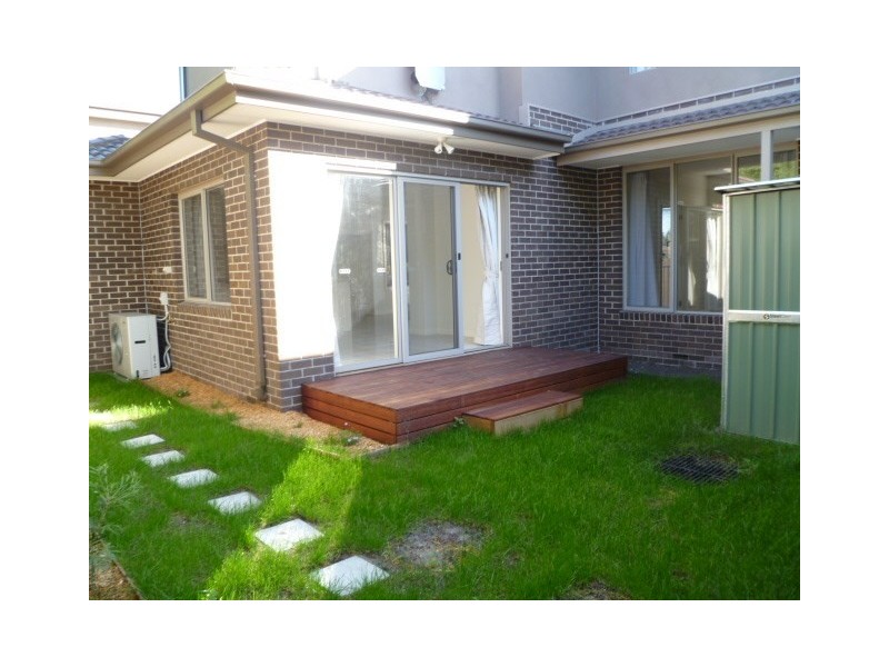 2/14 Grevillea Road, Doncaster East VIC 3109