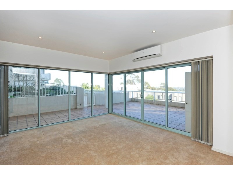 102/1 Sovereign Point Court, Doncaster VIC 3108