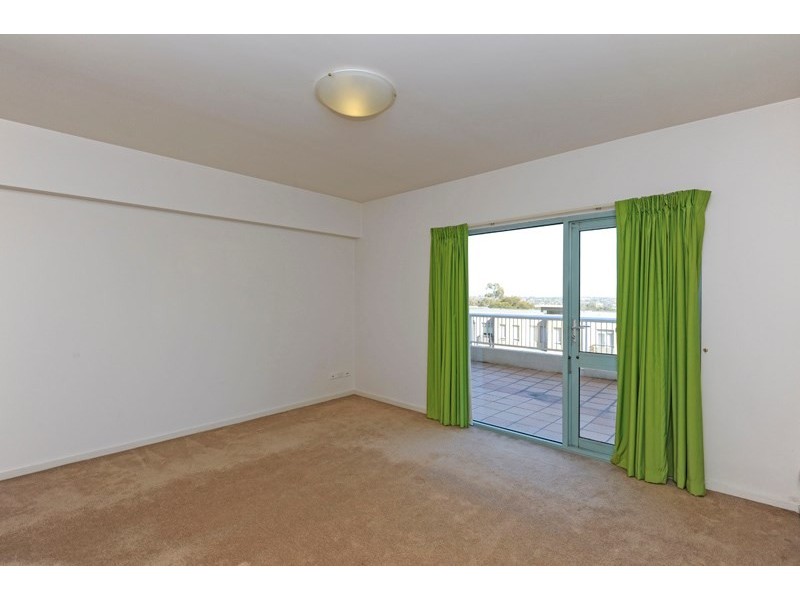 102/1 Sovereign Point Court, Doncaster VIC 3108