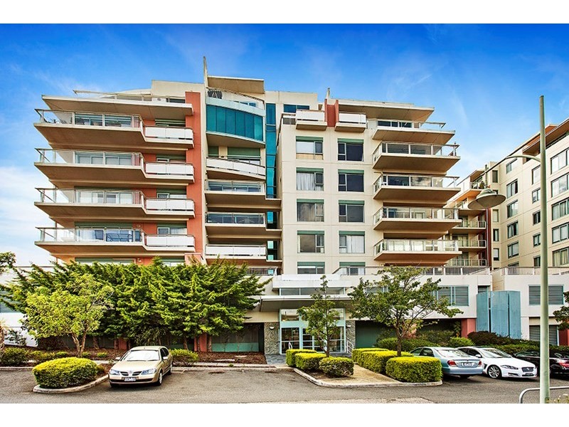102/1 Sovereign Point Court, Doncaster VIC 3108