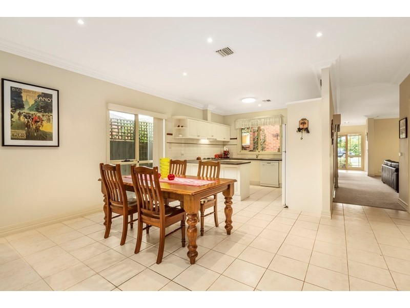 1/2 Brush Grove, Glen Waverley VIC 3150