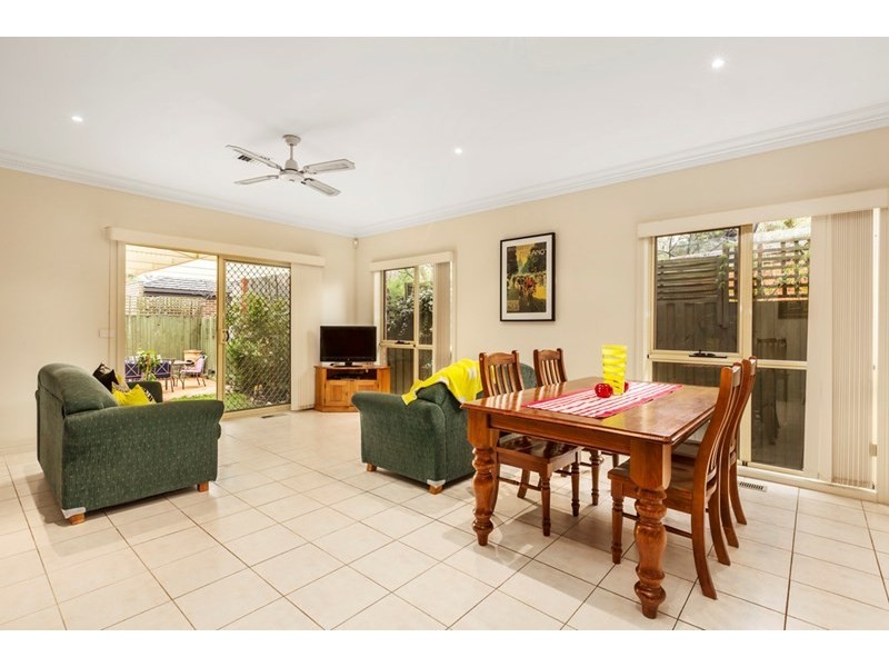 1/2 Brush Grove, Glen Waverley VIC 3150